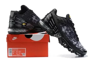 air-max-plus-tn-3-black-graphic-1.webp