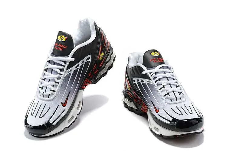 air-max-plus-tn-3-black-infrared-1.webp