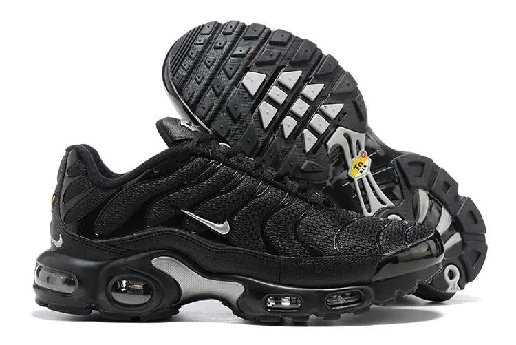 AIR MAX PLUS TN ‘BLACK METALLIC SILVER’