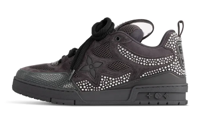 skate-sneaker-black-3.webp