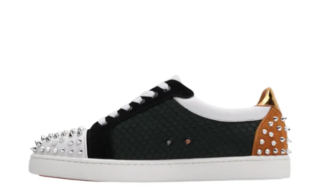 sneaker-louis-orlato-black-with-golden-tail-1.webp