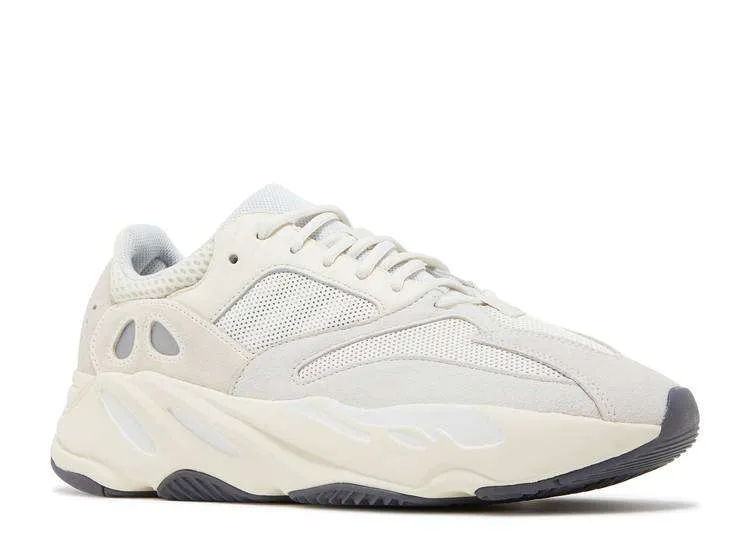 yeezy-boost-700-analog-1.webp