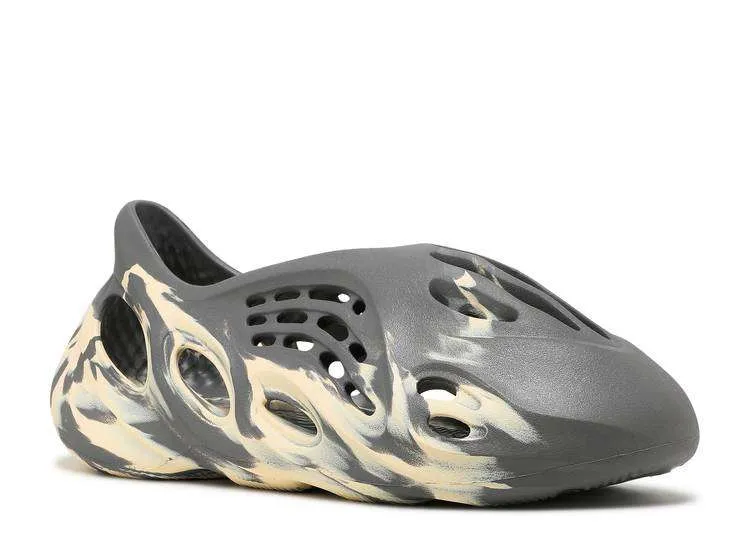 yeezy-foam-runner-mxt-moon-grey-1.webp