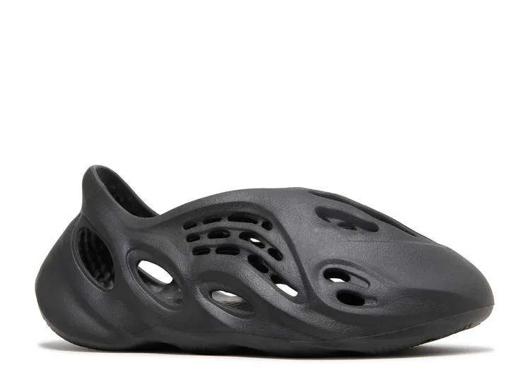 yeezy-foam-runner-onyx-1.webp